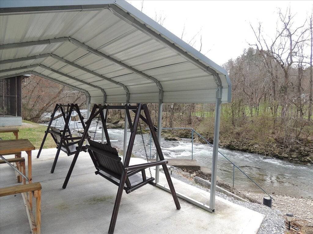 Foto 2 von 20: Direkt neben dem Bach - Wasserfall - in Veranda - Whirlpool abgeschirmt