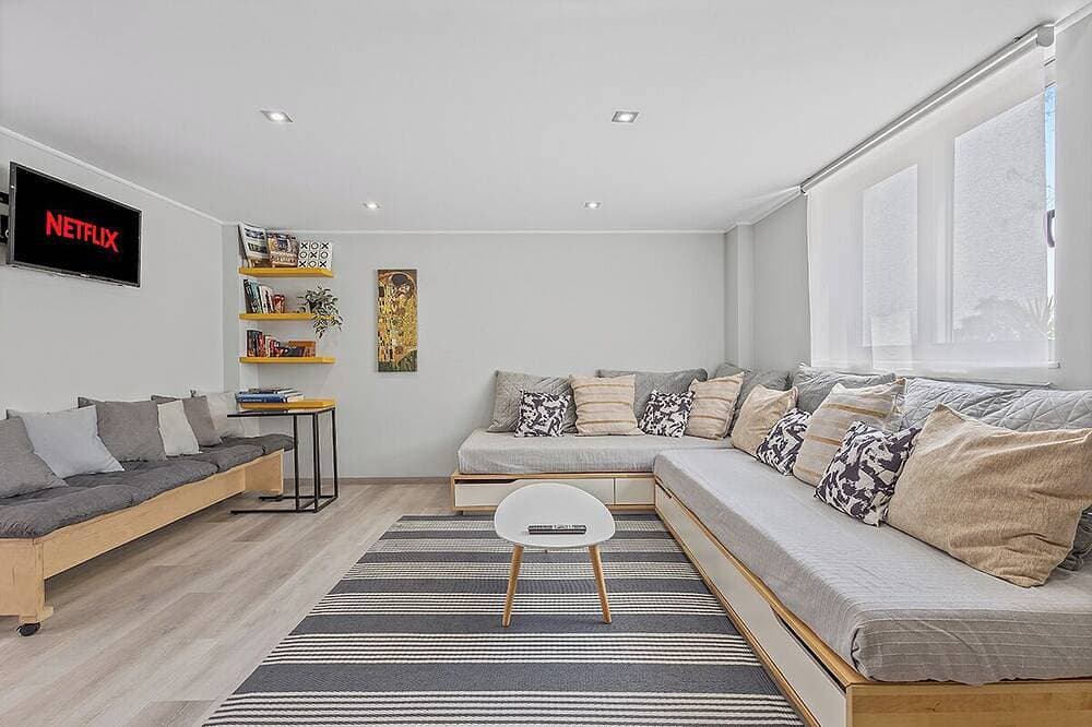 Foto 10 von 23: Charming loft-style apartment just 60 m from Artemida’s long sandy beach!