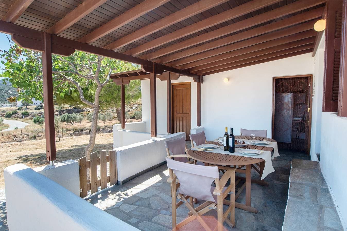 Foto 4 von 38: Black Sand Ferienhaus mit Meerblick und privater Terrasse