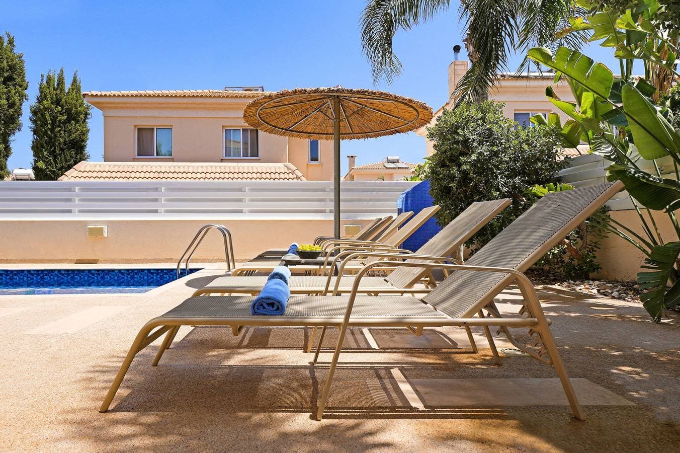 Foto 12 von 46: Villa für 7 Personen mit Balkon