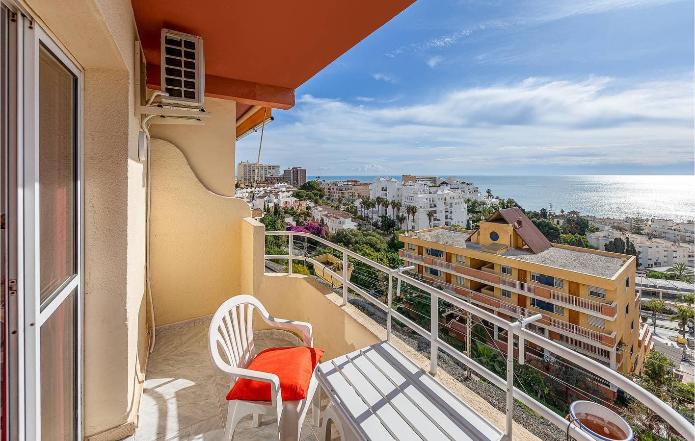 Foto 10 von 26: Appartement mit Meerblick: Pool, Terrasse, AC & WiFi