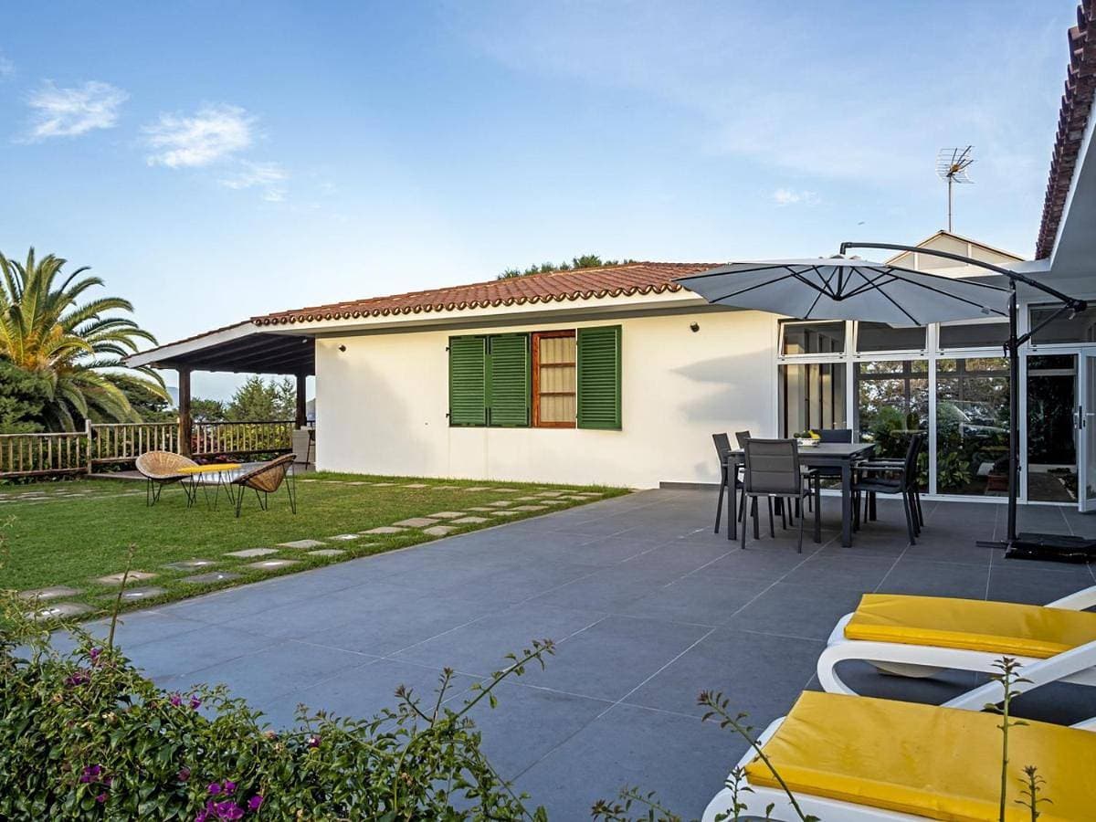 Foto 2 von 5: Villa with Sea View