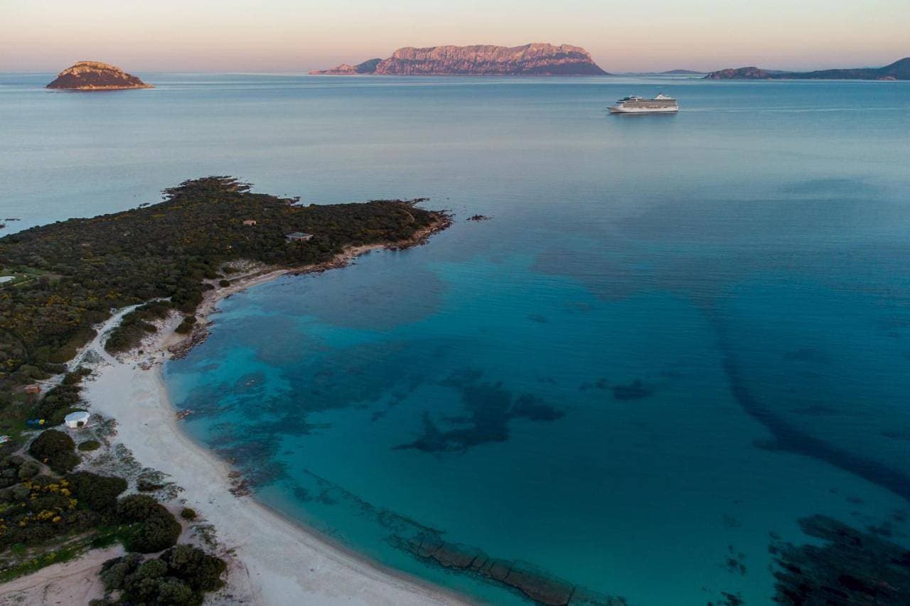 Spiaggia Bianca Pedra Rosa - Your House in Sardinia 1