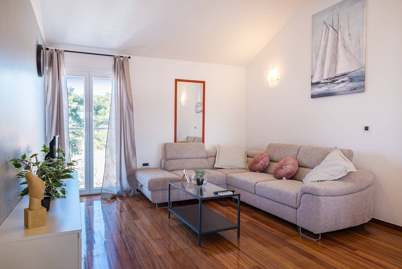 Foto 3 von 17: 2-Zimmer-Ferienwohnung mit Balkon und Meerblick Biograd na Moru, Biograd -a