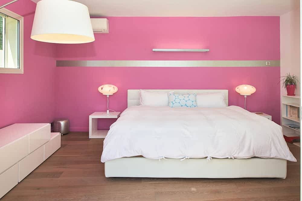 Foto 2 von 23: SunlightProperties: Splendid: Villa, 4 Bedroom/ 3 bath, jacuzzi, heated pool