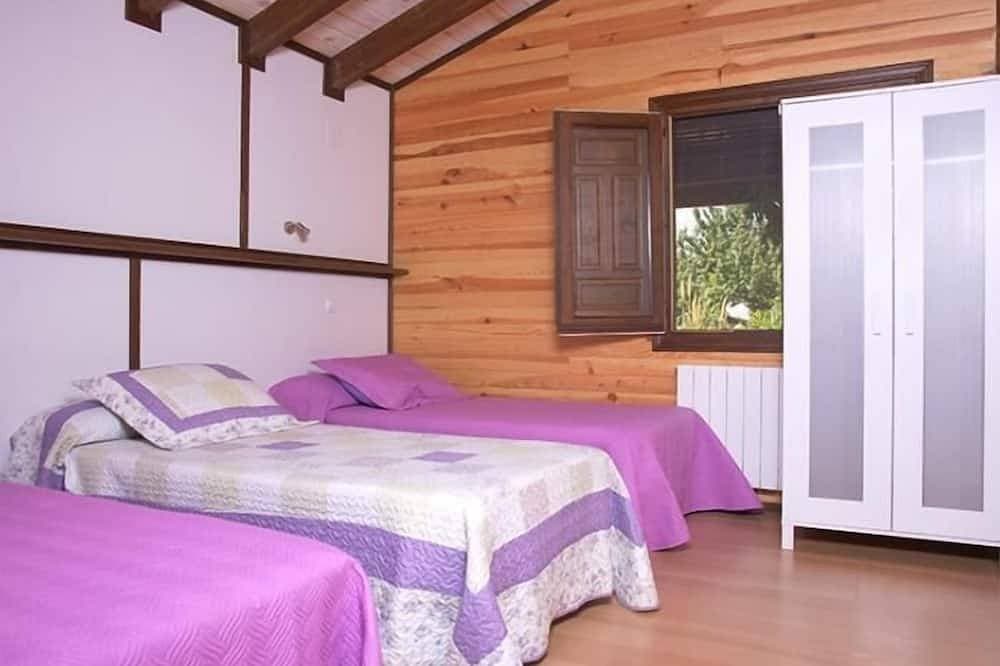 Foto 4 von 21: Holzhaus mit Platz für 12 Personen mit Pool
