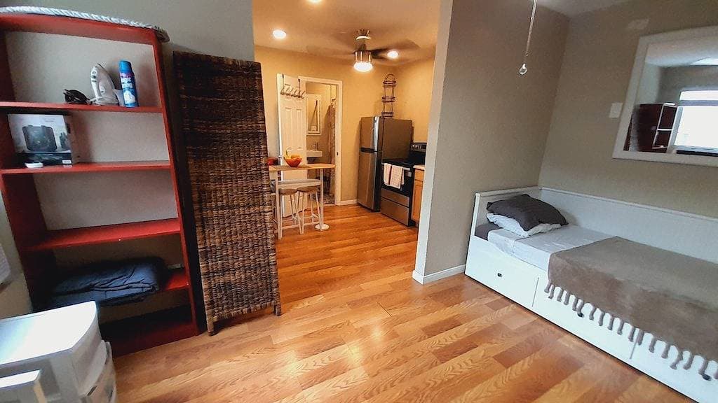 Foto 2 von 29: 1 Bedroom apt. full kitchen and private restroom