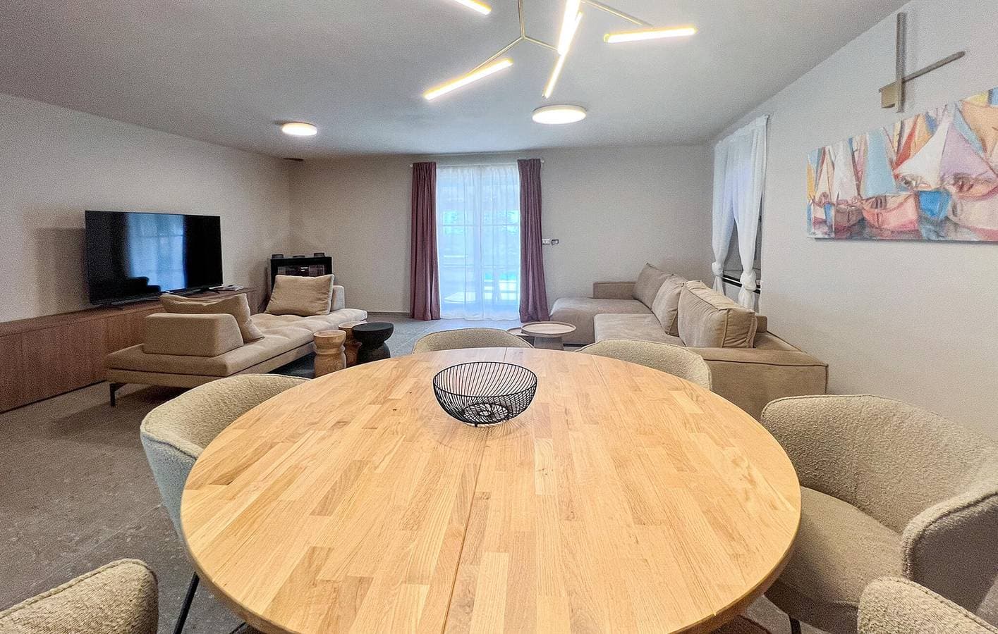 Foto 9 von 37: Gemütliche 2-Zimmer-Wohnung mit Pool, WLAN und Parkplatz in Labinci, in der Nähe von Restaurants