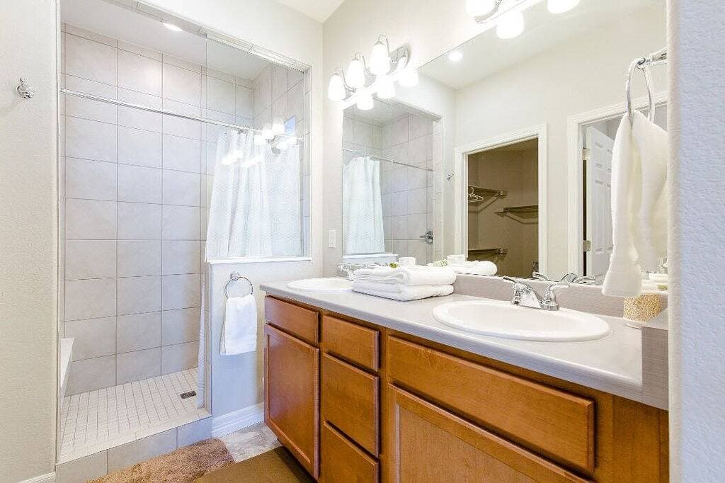 Foto 13 von 40: Neues Haus mit drei Schlafzimmern, 2 Badezimmer, Küche und Esszimmer.