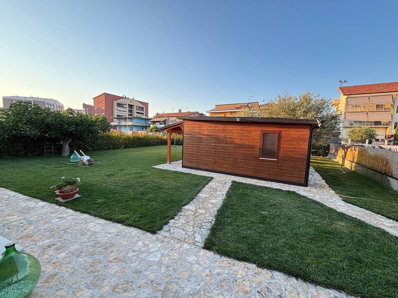 Foto 2 von 33: Die Dependance mit Garten in Pescara – 9 Min zum Meer, WLAN, Klimaanlage, Ev-Ladestation