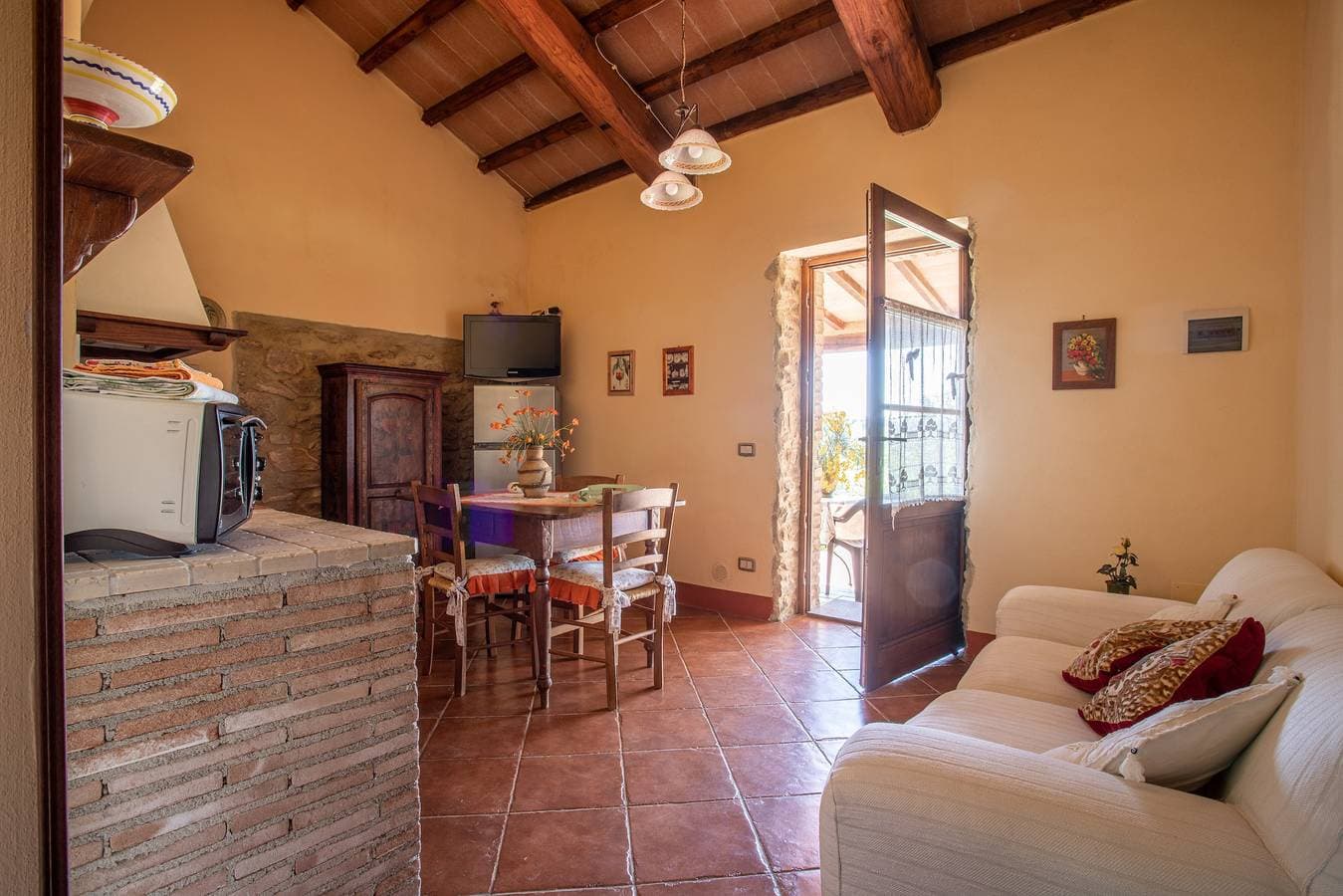 Foto 8 von 22: Ferienwohnung Melograno mit Terrasse, Gemeinschaftspool und WLAN