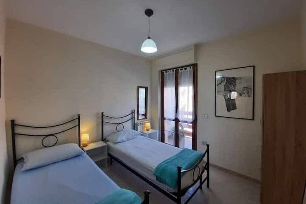 Foto 4 von 27: Stylish & Spacious Townhouse - Walk to Beach & Town