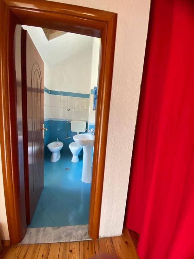 Foto 10 von 16: Family Room with Private Bathroom