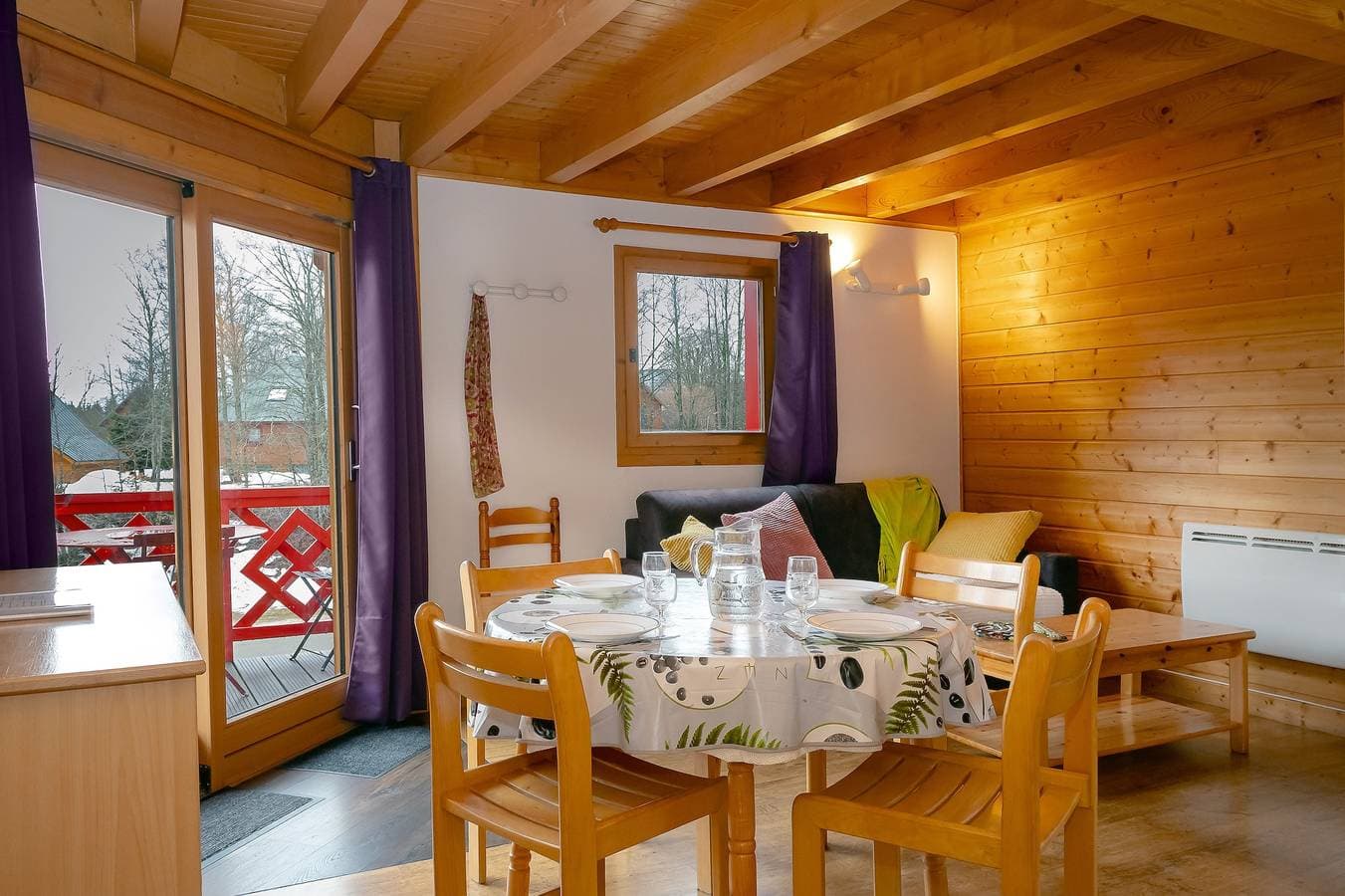 Foto 9 von 20: Chalet '228 - Village Nordique' mit Bergblick, Gemeinschaftspool und privater Terrasse