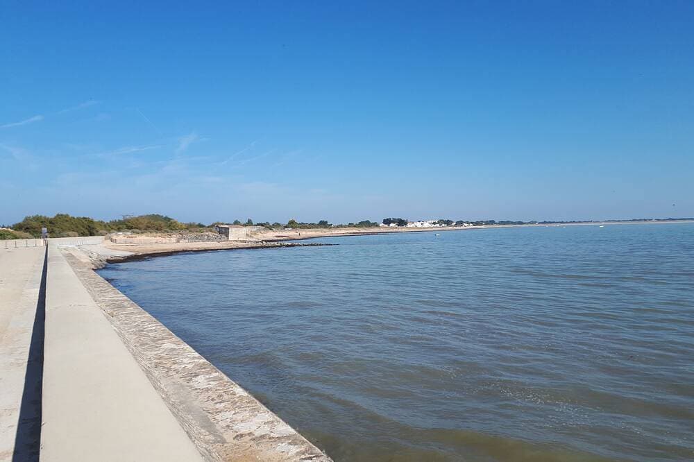 Foto 12 von 29: Typisches Haus in Noirmoutier Terrasse und Parkplatz, Strand 40 Meter