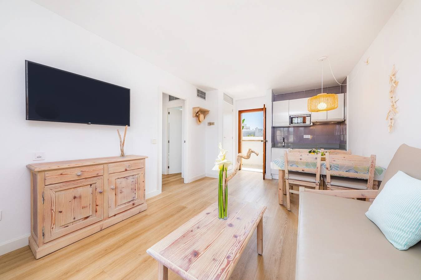 Foto 8 von 26: Strandnahes Apartment mit Zugang zum Pool, einer privaten Terrasse, Klimaanlage und WLAN
