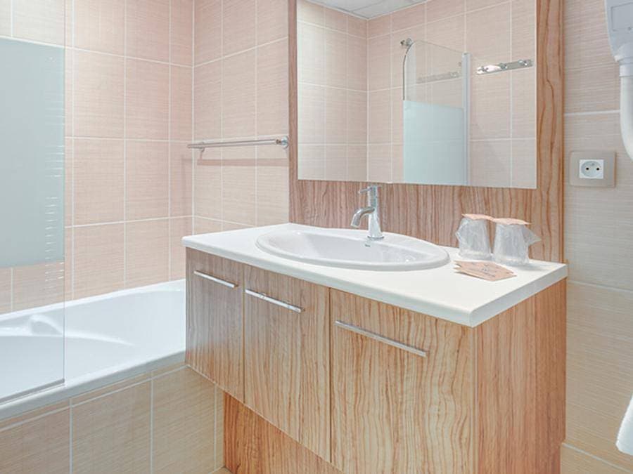 Foto 5 von 23: Résidence Le Domaine de Camiole - Vacancéole - Studio 2 personen - 15 bis 21 m²