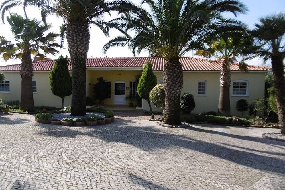 Foto 8 von 15: Bungalow with apartment in a quiet location and large pool