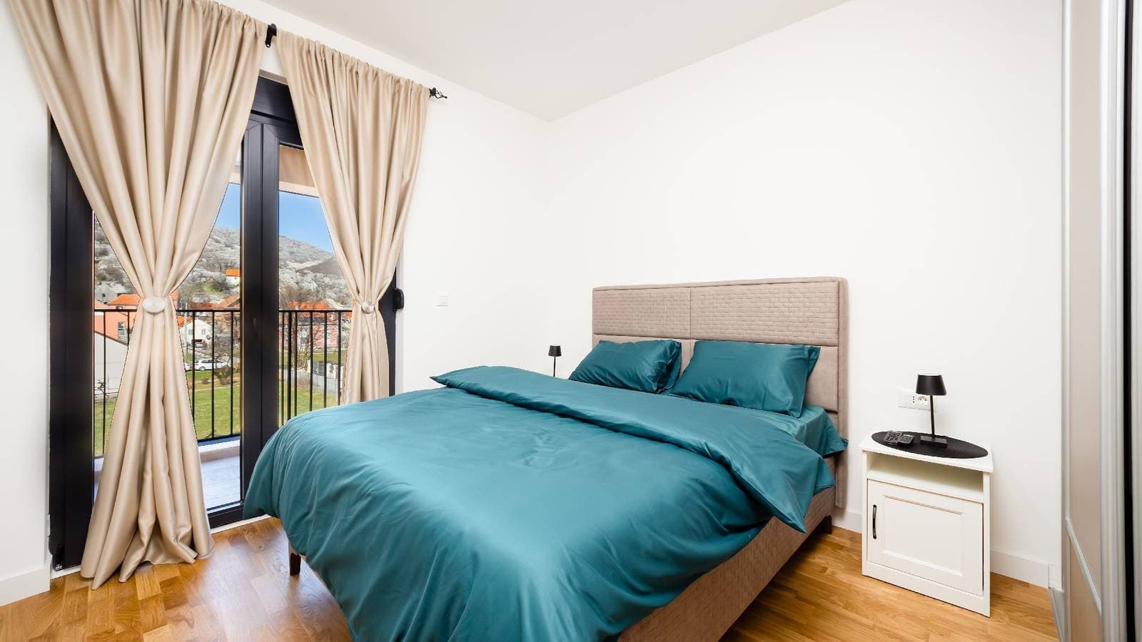 Foto 4 von 45: Royal View Cetinje - Lux One Bedroom Apartment