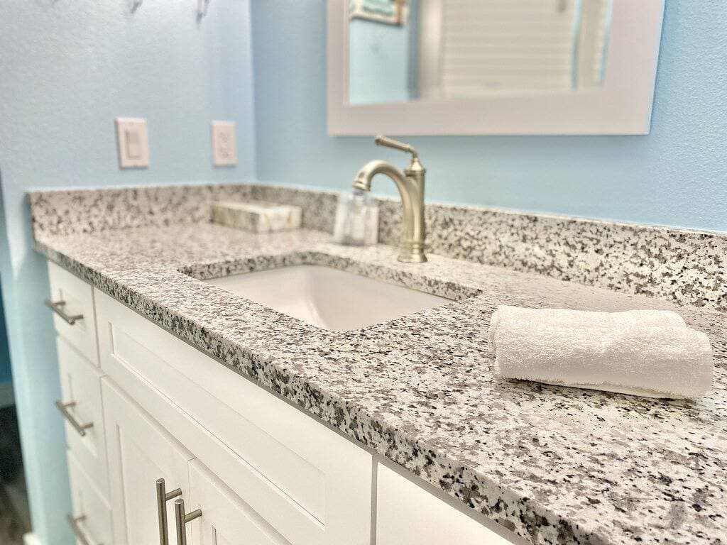 Foto 10 von 14: Sandcastle Condominiums Unit 319