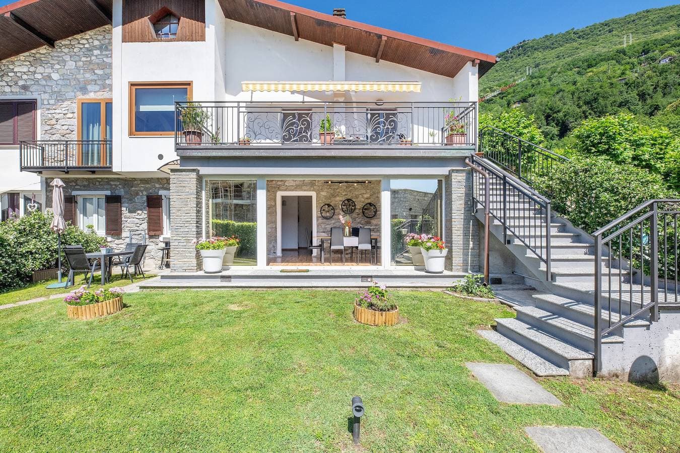 Foto 2 von 26: Aphrodite's Garden – Zentrale und dennoch ruhige Ferienwohnung in Gera Lario