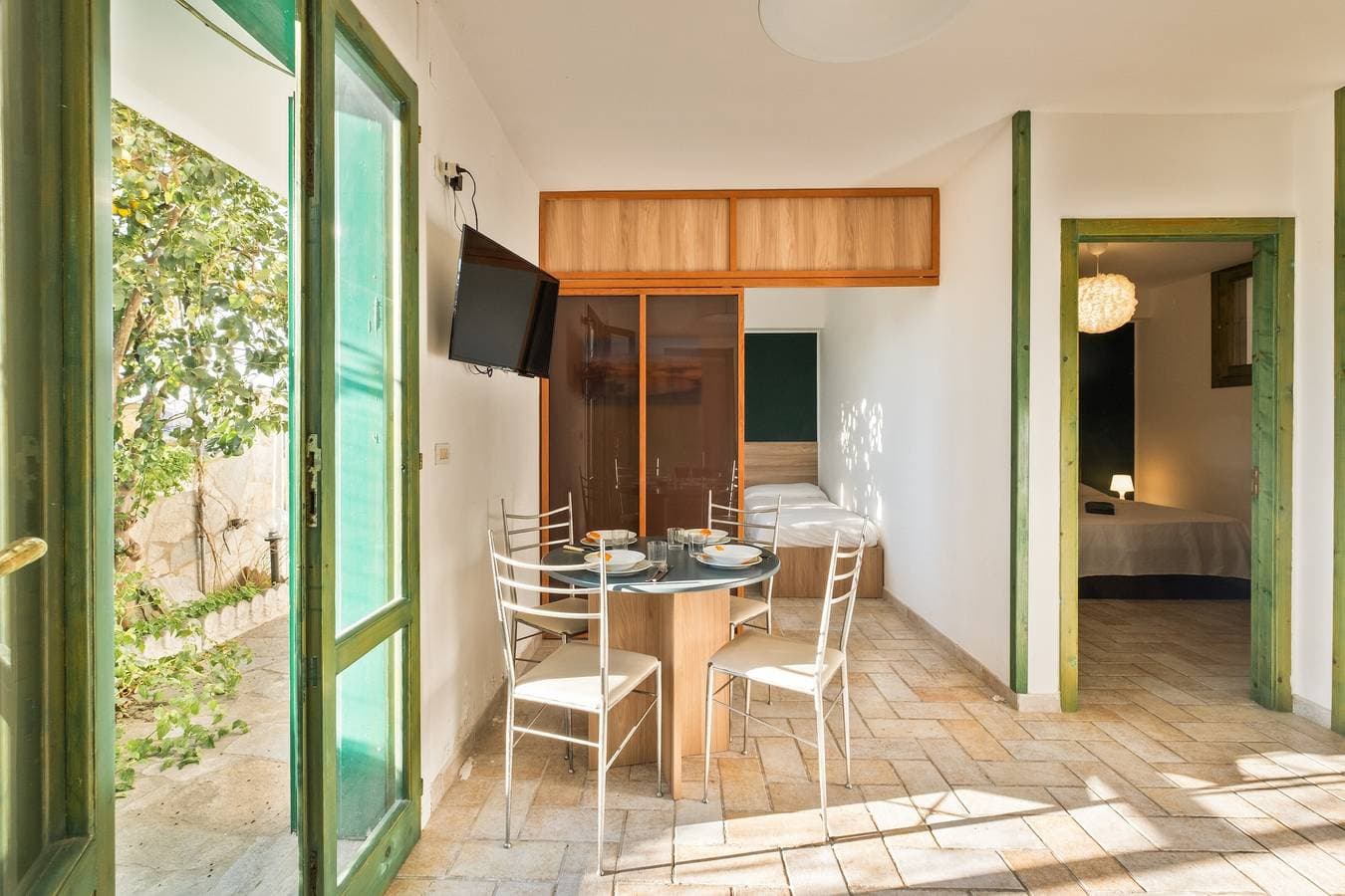 Foto 2 von 23: Ferienwohnung 'Appartamento Con Due Camere E Giardinetto' mit Meerblick