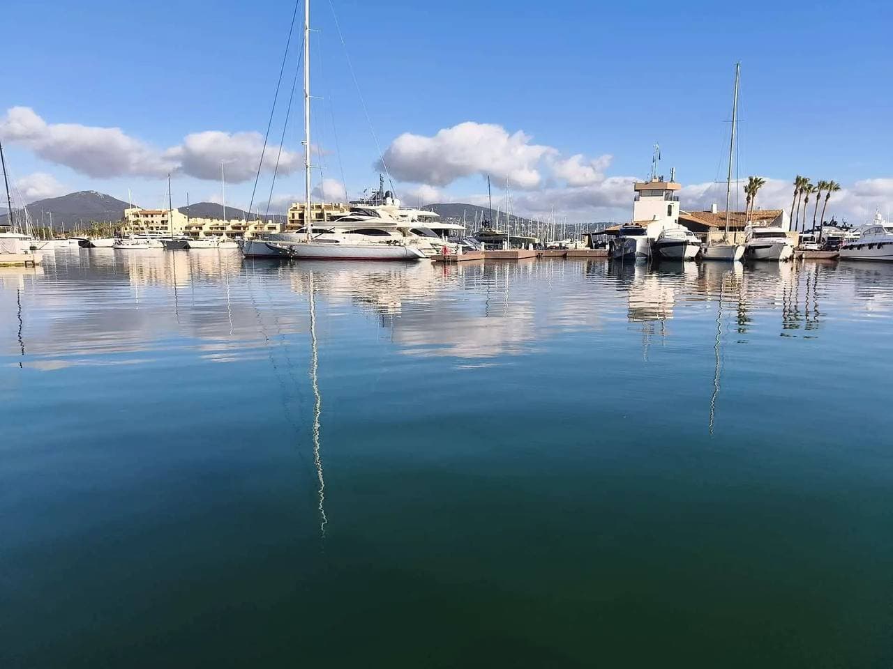 Foto 8 von 16: Klimatisierte T2 App mit Port View Nahe am Strand und an den Toren von Saint-Tropez