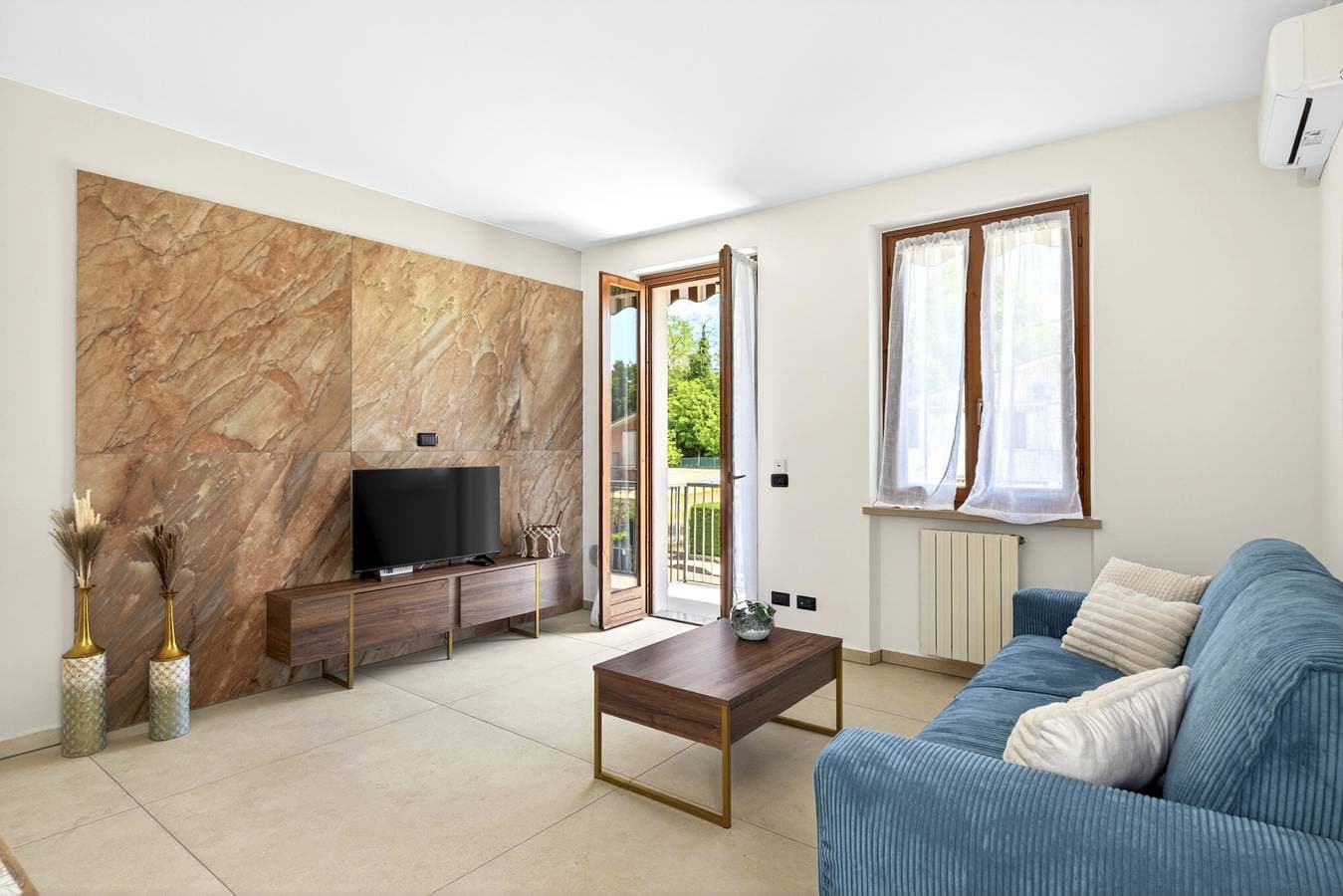 Foto 5 von 36: Regarda - Golden House renovierte Wohnung mit Pool
