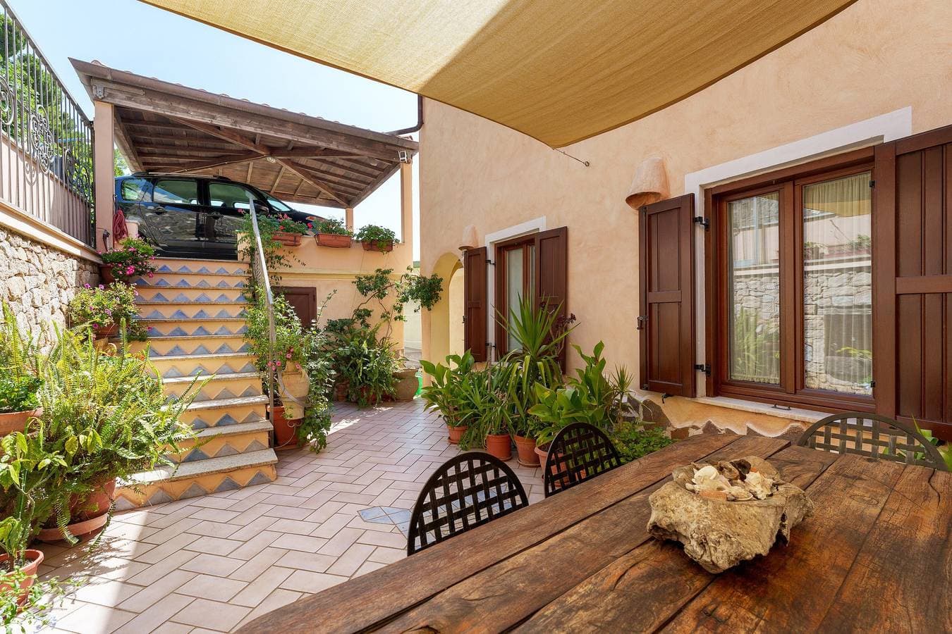 Foto 3 von 33: Zimmer 'Camera A Dorgali im B&B Sa Madalena' mit privatem Garten, WLAN und Klimaanlage