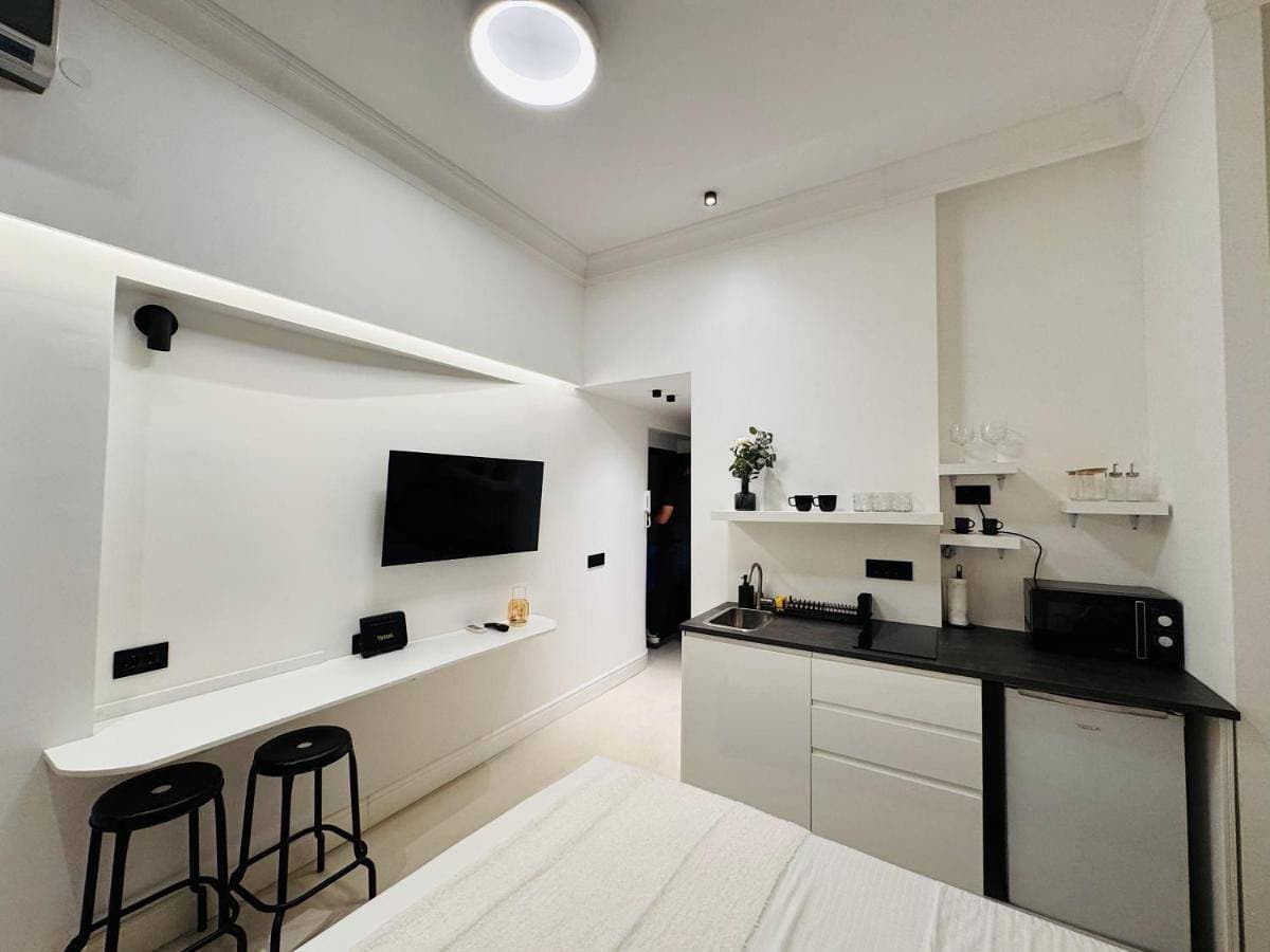 24 City Center Apartment 1