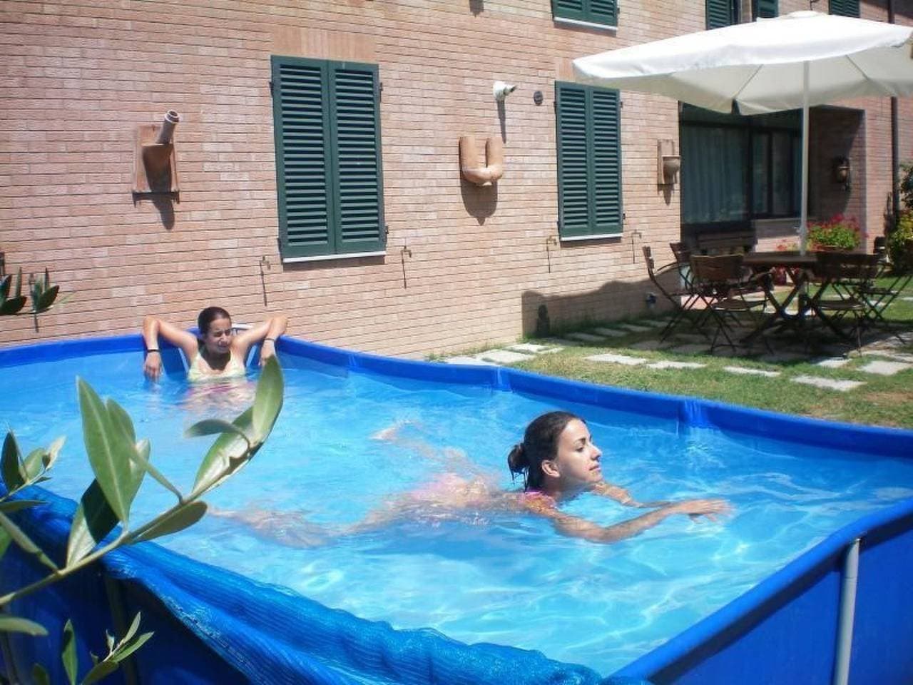 Foto 2 von 16: Wohnung mit Garten und oberirdischem Pool