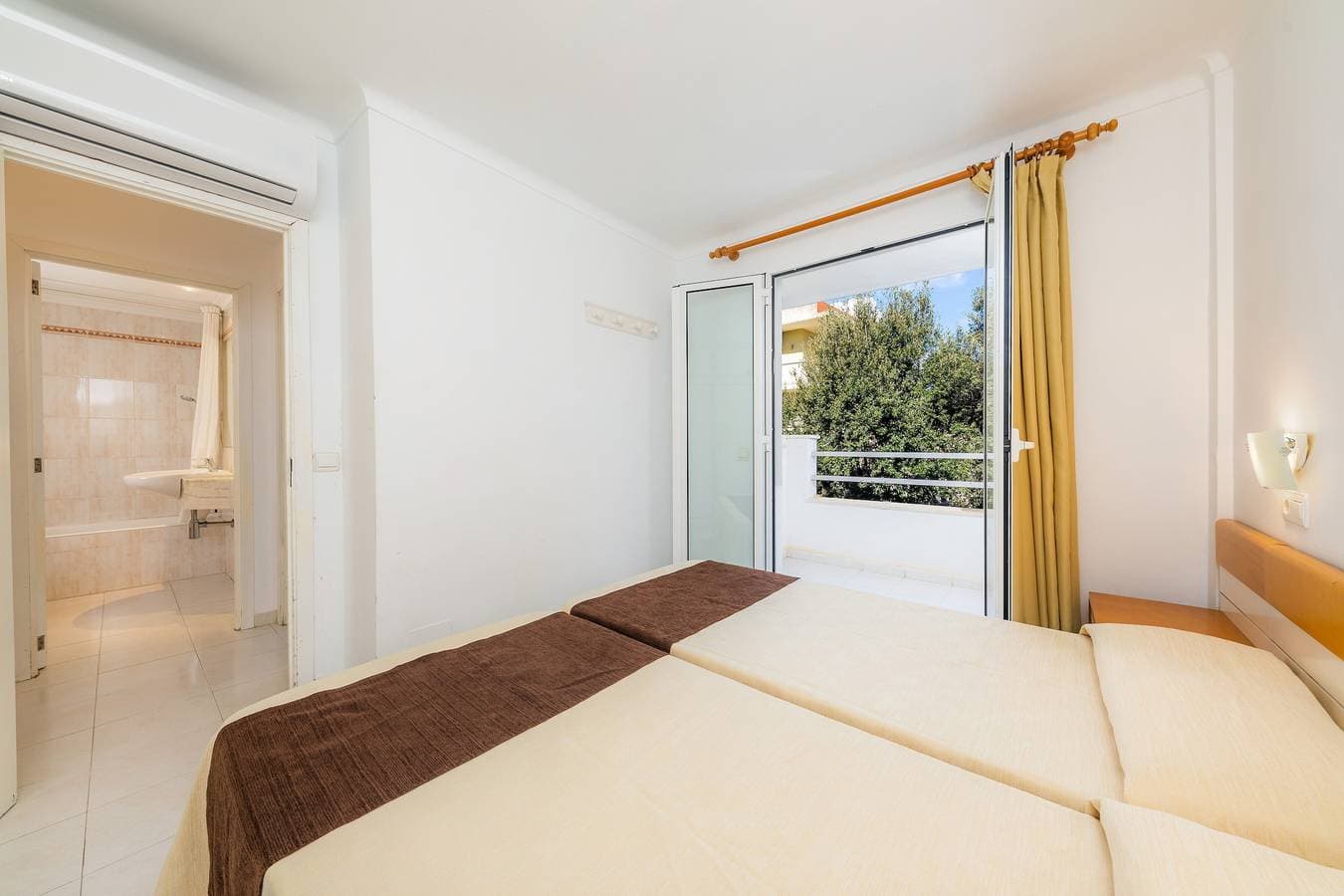 Foto 10 von 25: Ferienwohnung 'Apartament Massanet Ba' mit Balkon, WLAN und Klimaanlage