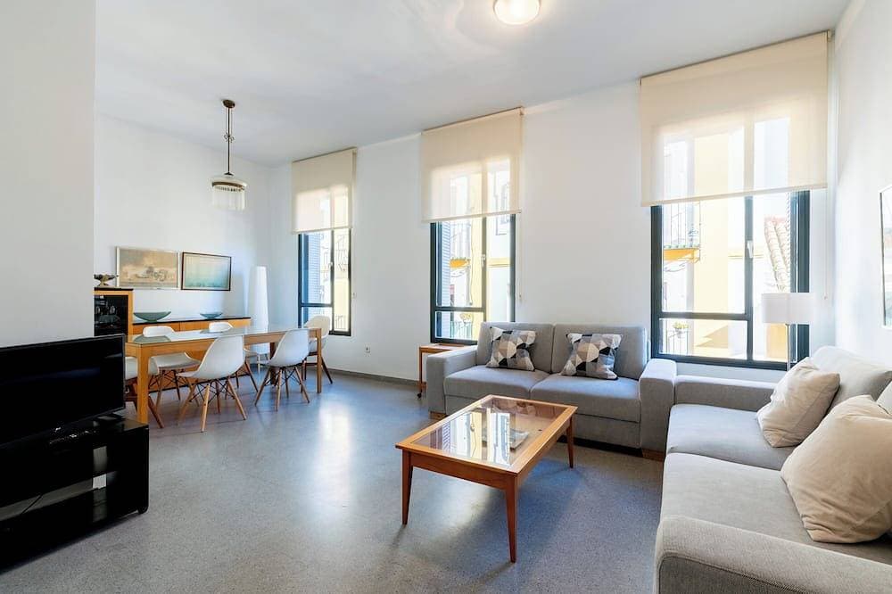 2 bedrooms, 2 bathrooms, terrace, free parking 1