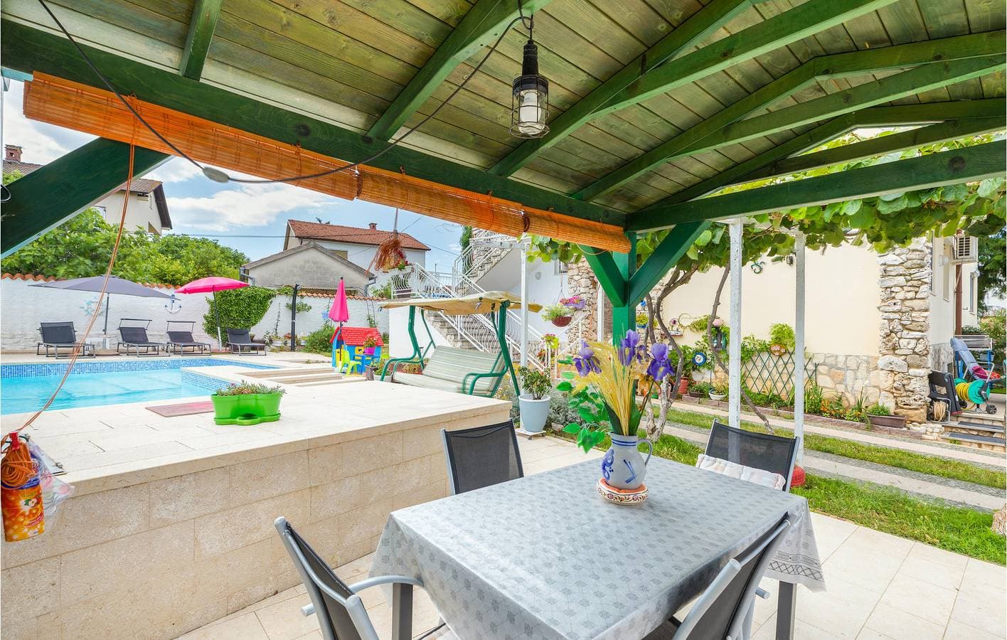 Foto 3 von 21: Gemütliche Ferienwohnung mit Pool, WLAN und Parkplatz, nur 2,5 km vom Strand entfernt