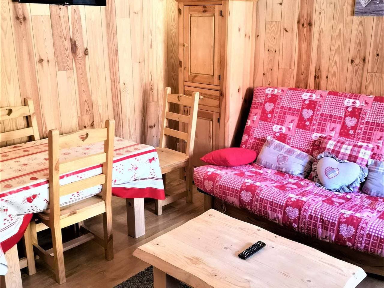 Foto 2 von 13: Residenz Les Chalets d'Aurouze, La Joue du Loup, Dévoluy - Gemütliches Duplex für 4 Personen