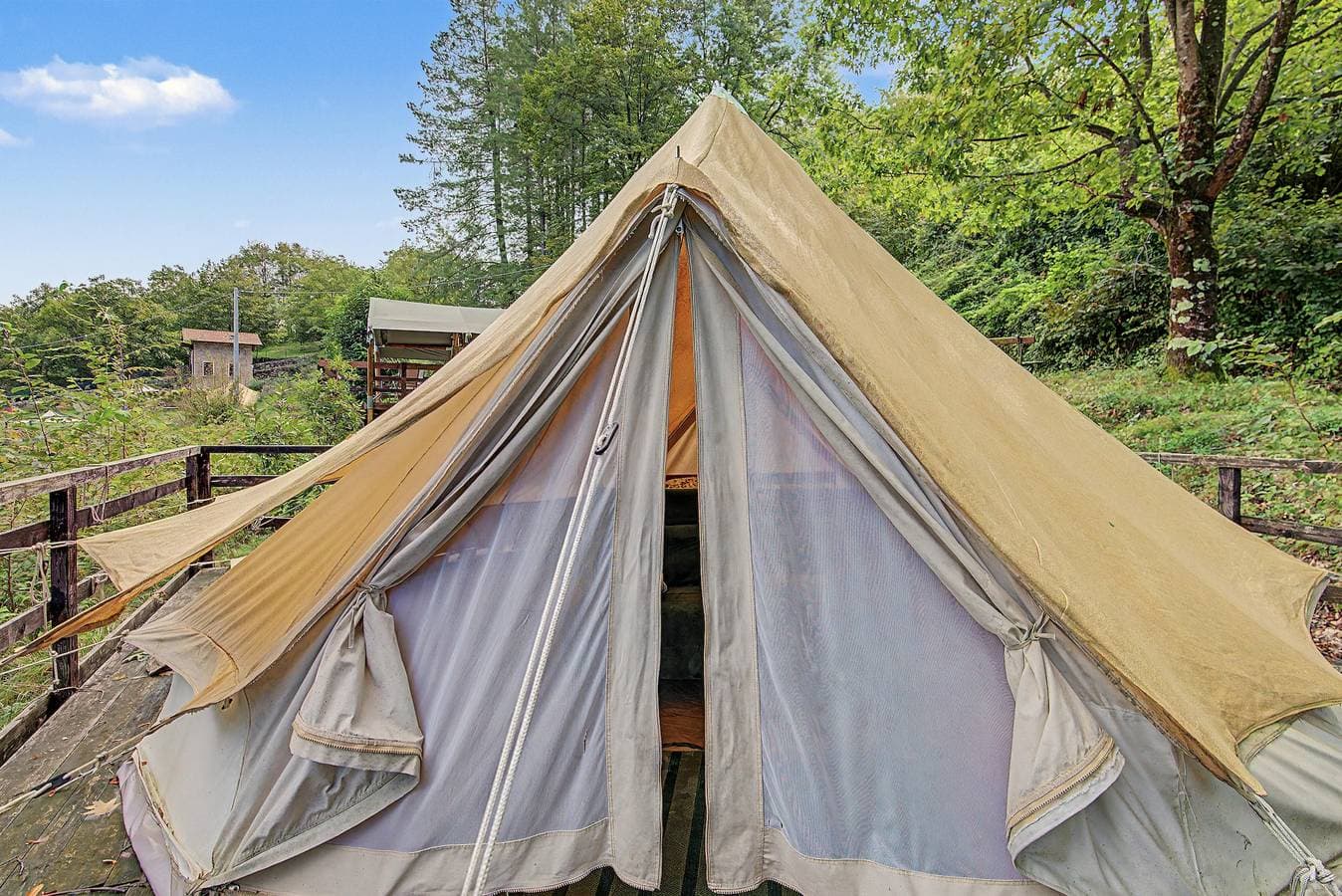 Foto 9 von 21: Glamping C Selva Tenda Quercia mit BBQ, Gemeinschaftspool und WLAN