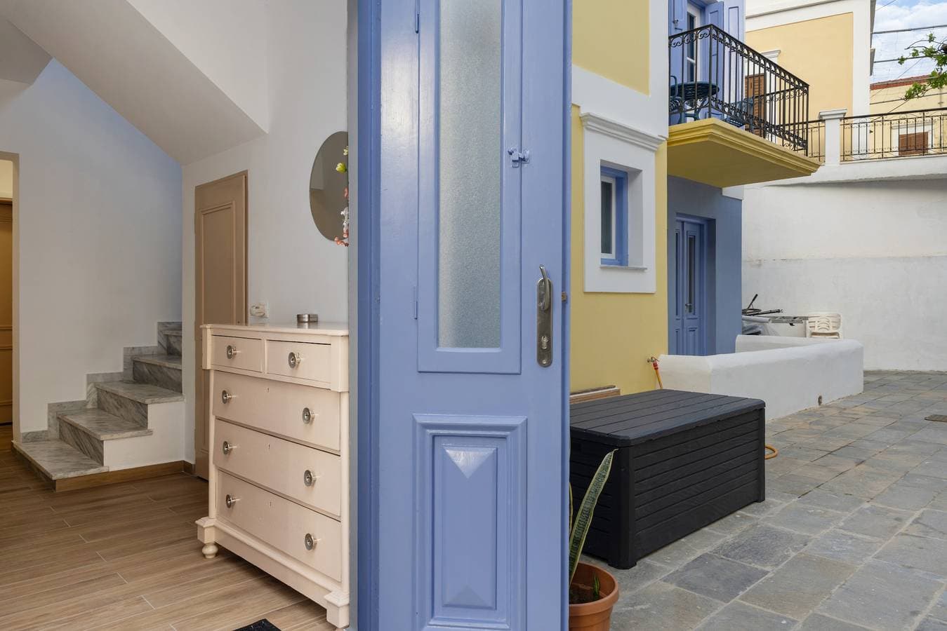 Foto 3 von 25: Zimmer „Small Double 1“ mit gemeinsamer Terrasse, WLAN und Klimaanlage
