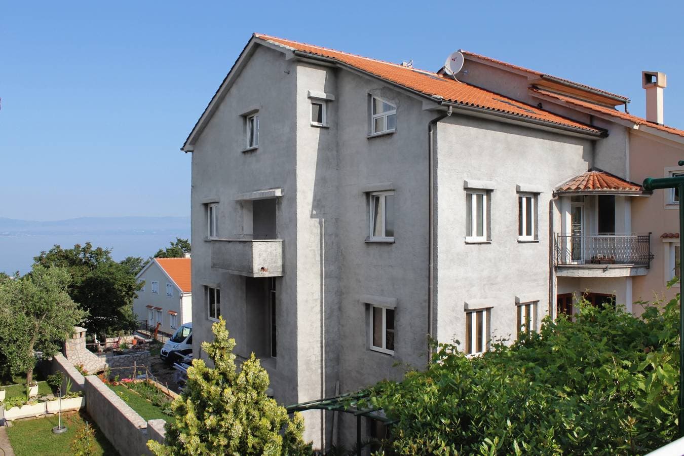Foto 2 von 25: Studio Appartement mit Terrasse und Meerblick Njivice, Krk As-5458-a