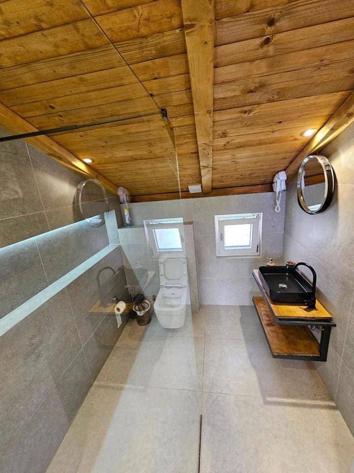 Foto 13 von 23: Double Room with Private Bathroom