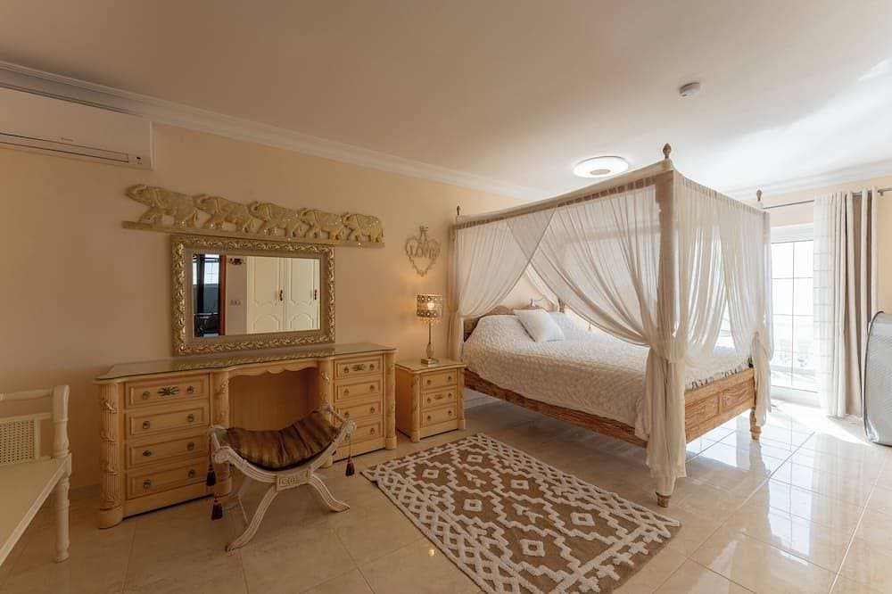 Foto 2 von 21: Private Luxury villa with Jacuzzi, Beach Bar, Pool