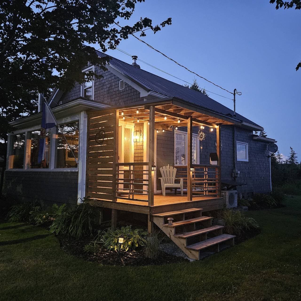 Camp Nova, mit Zedern verkleidetes Cottage im malerischen Tanger, Kanada 1