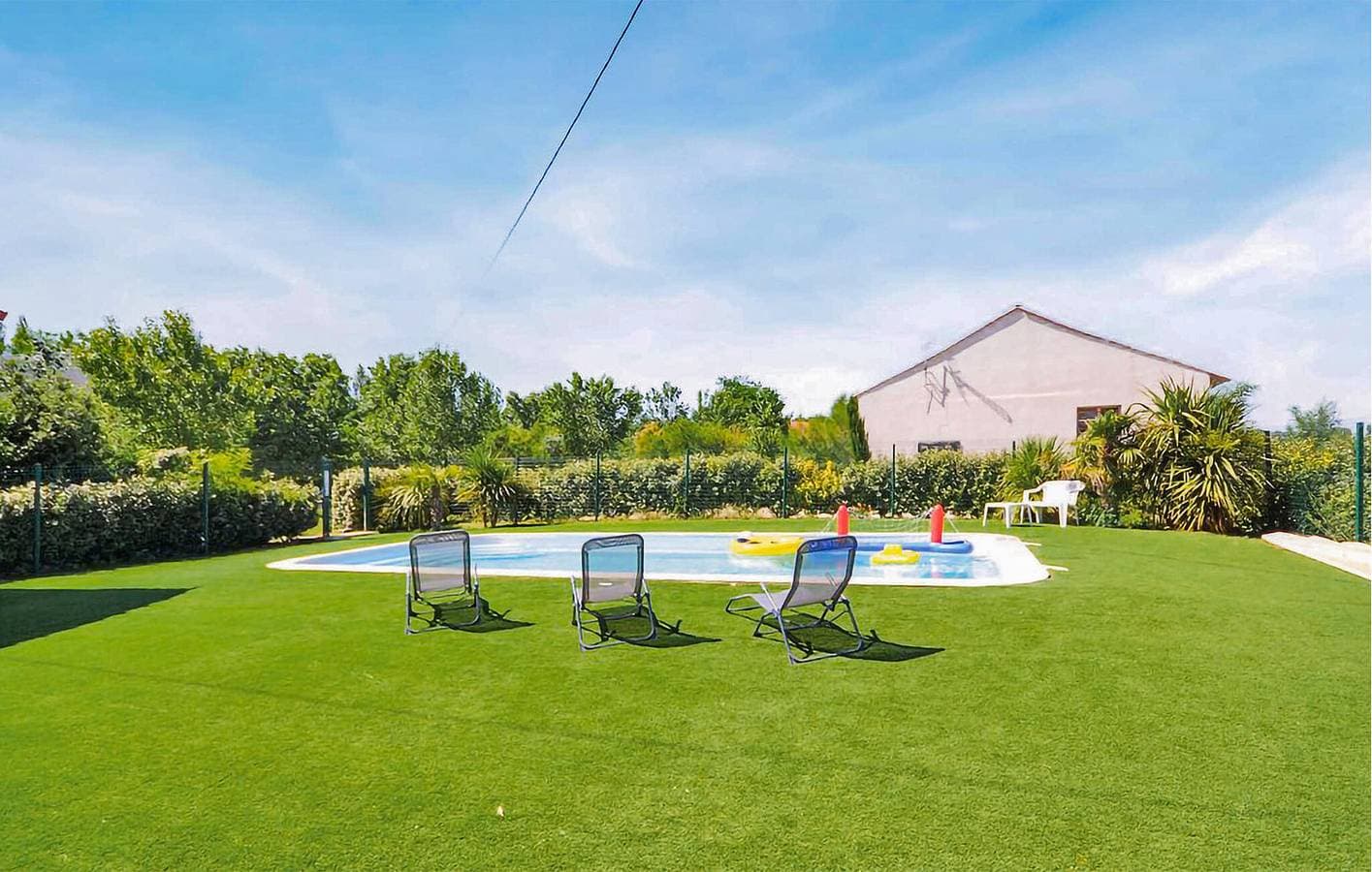 Foto 12 von 34: Gemütliche Wohnung mit Pool, Garten und Parkplatz in der Nähe von Rhone