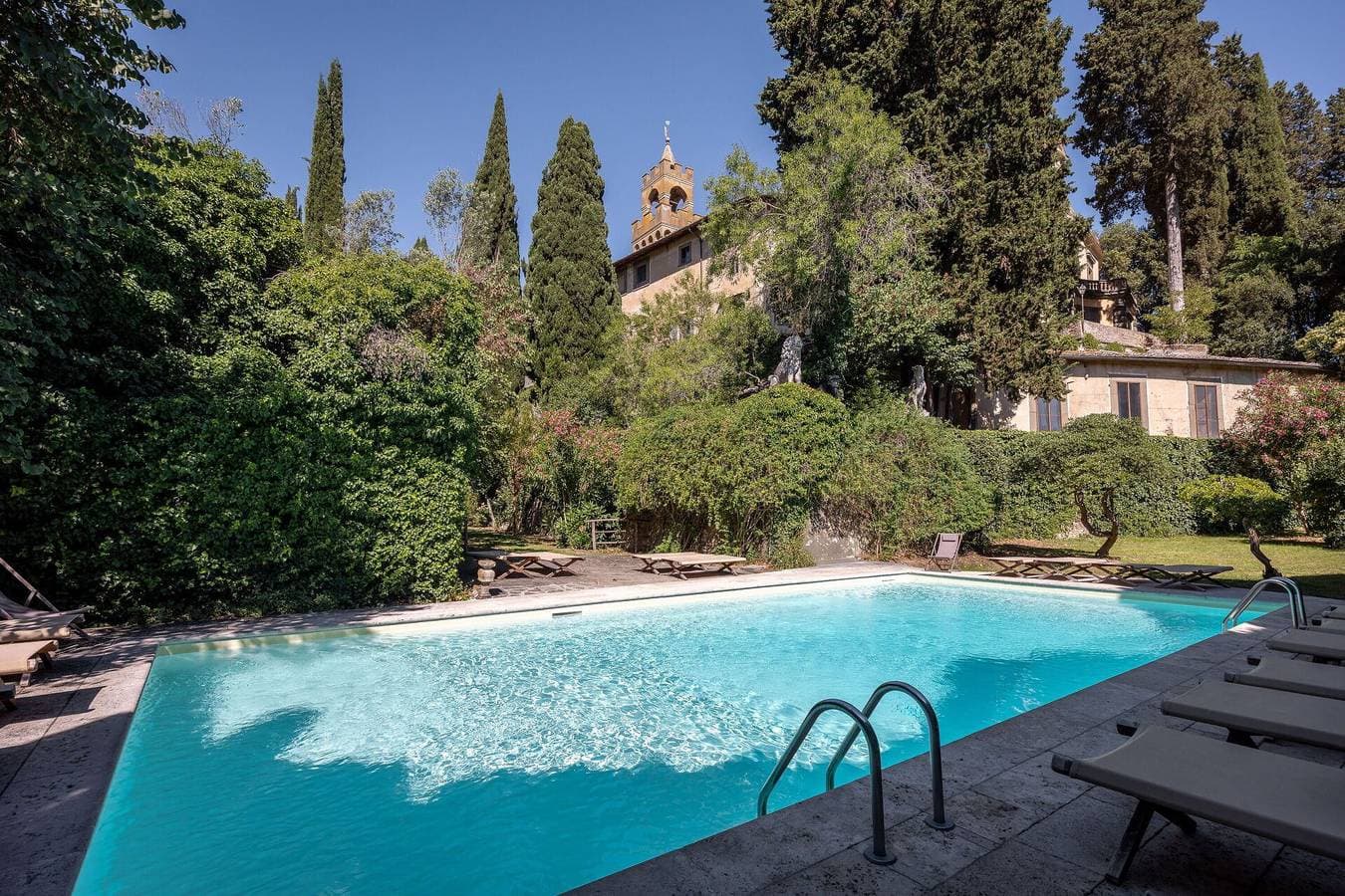 Foto 3 von 62: Schloss für 3 Personen mit Pool