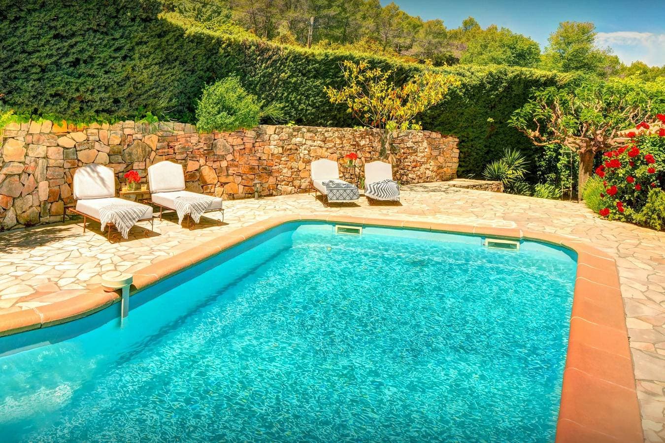Foto 2 von 24: Enjoy village life, great views and a sunny private pool - Ovo Network
