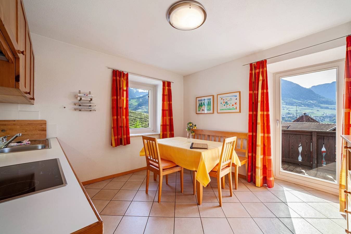 Foto 4 von 40: Ferienwohnung "Gasserhof - Gravenstein" mit Bergblick, Gemeinschaftsgarten & WLAN