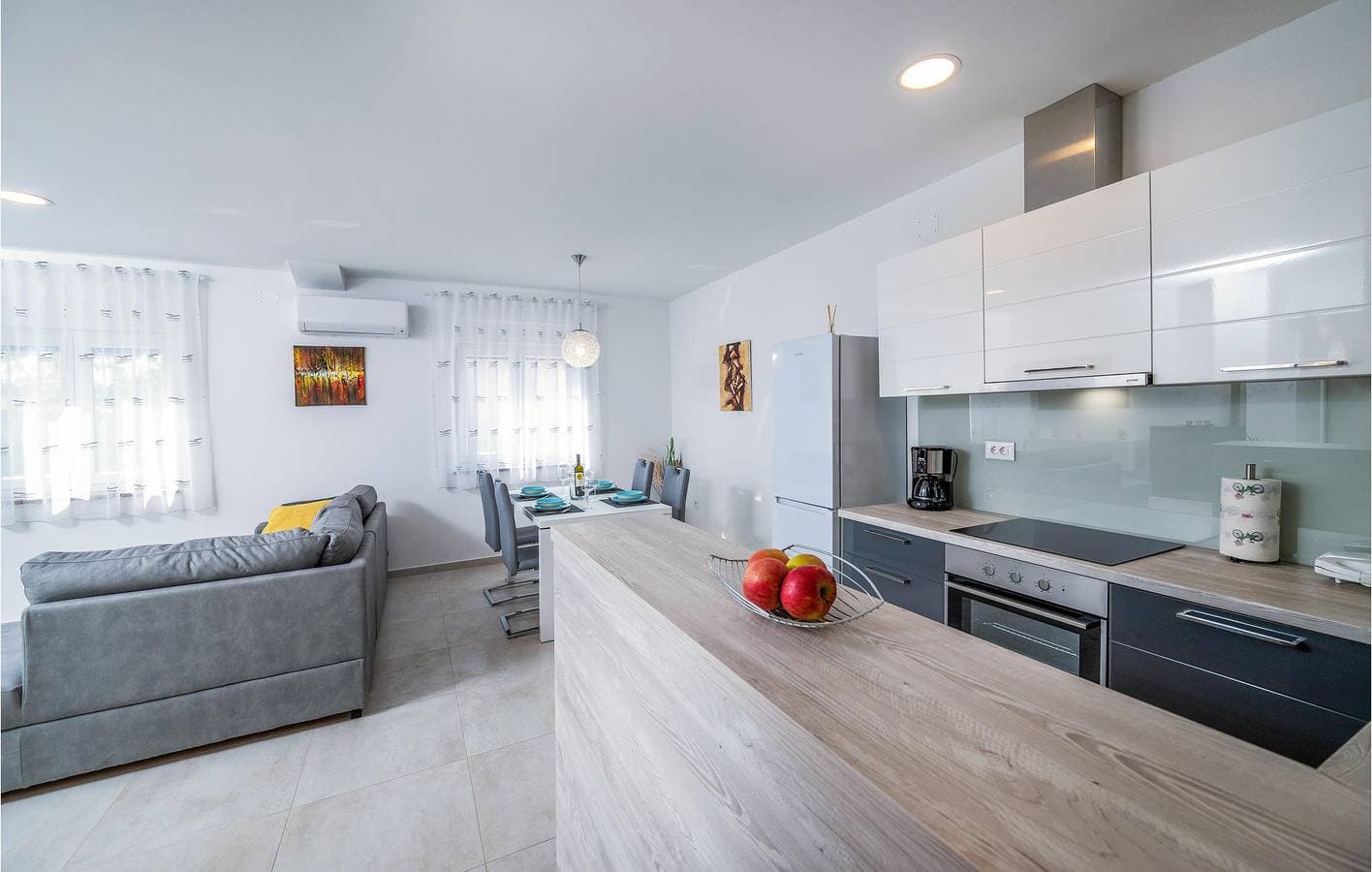 Foto 7 von 20: Moderne 66 m² große Wohnung mit Terrasse, WLAN, Klimaanlage und Parkplatz