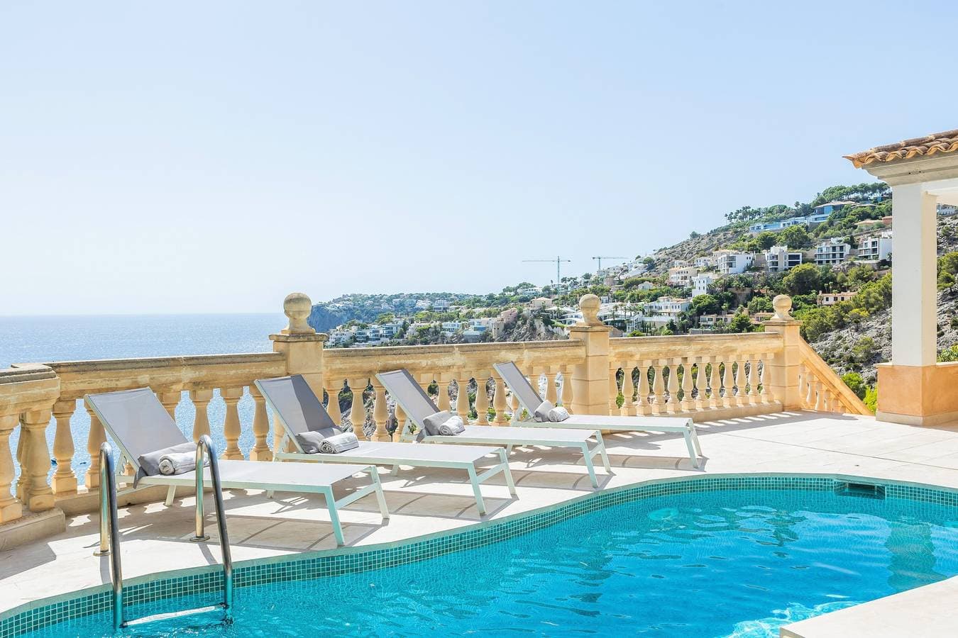 Foto 3 von 45: Villa "Cala Llamp" mit Panoramablick auf das Meer