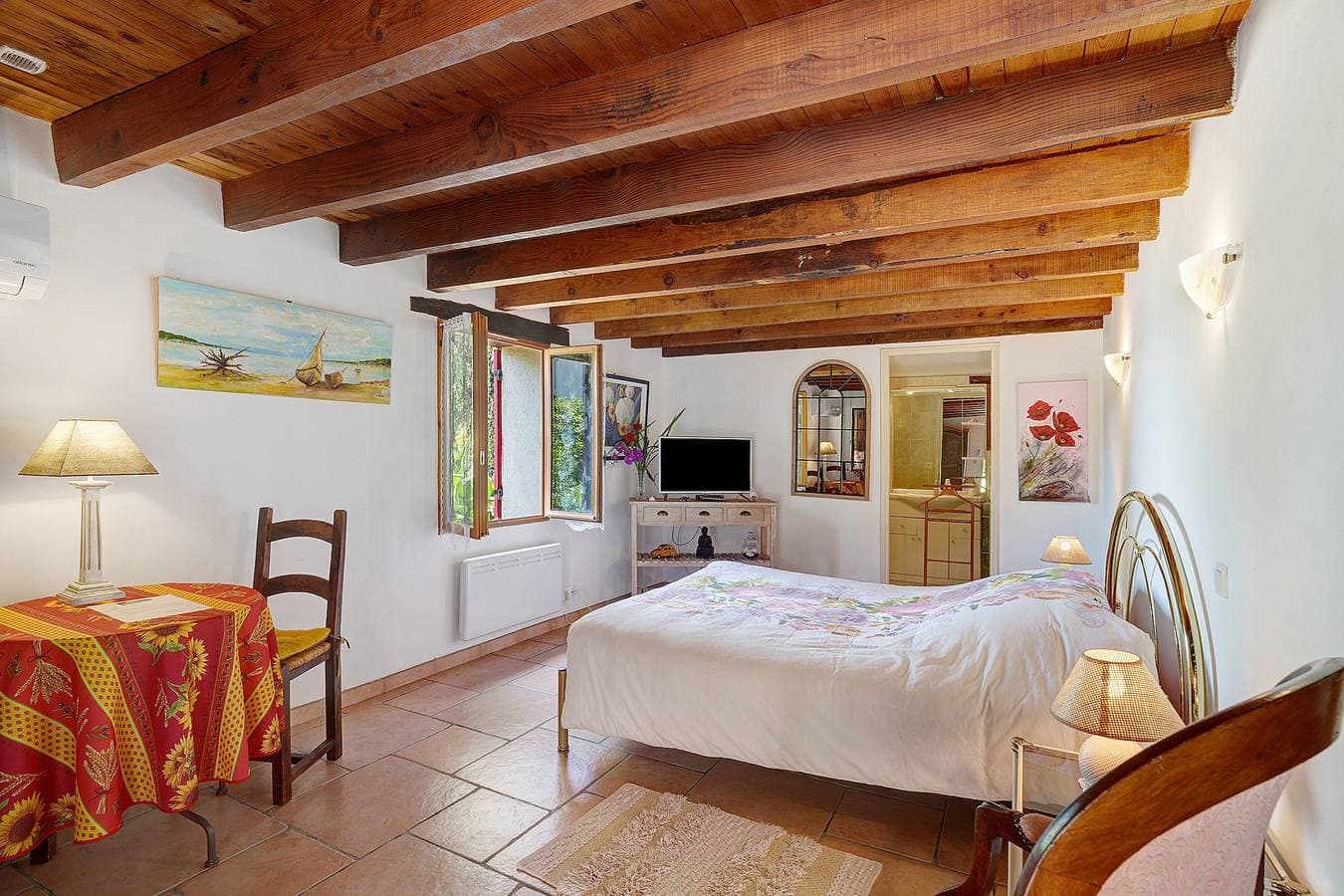 Foto 10 von 19: Bed & Breakfast „Chambre Double Carpediem Bergerac“ mit Gemeinschaftsgarten, WLAN und Klimaanlage