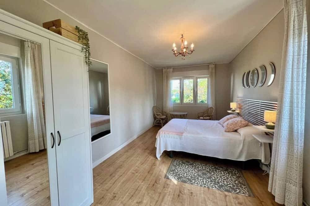 Foto 3 von 30: Private villa with garden & BBQ near beaches.