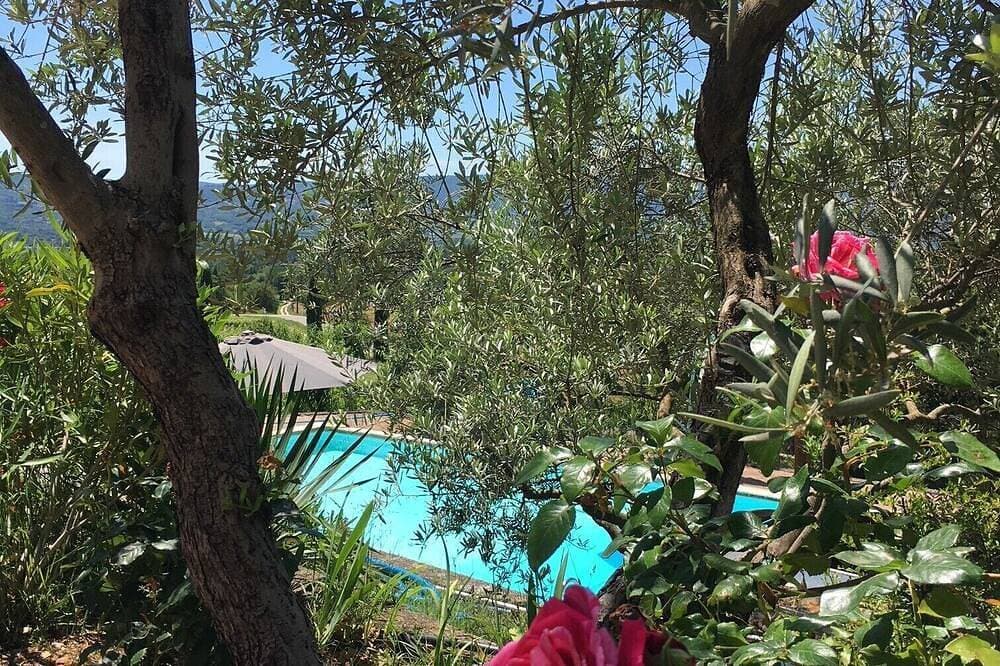 Foto 10 von 25: Schönes Haus, auf 2500m² Grundstück mit privatem Pool,